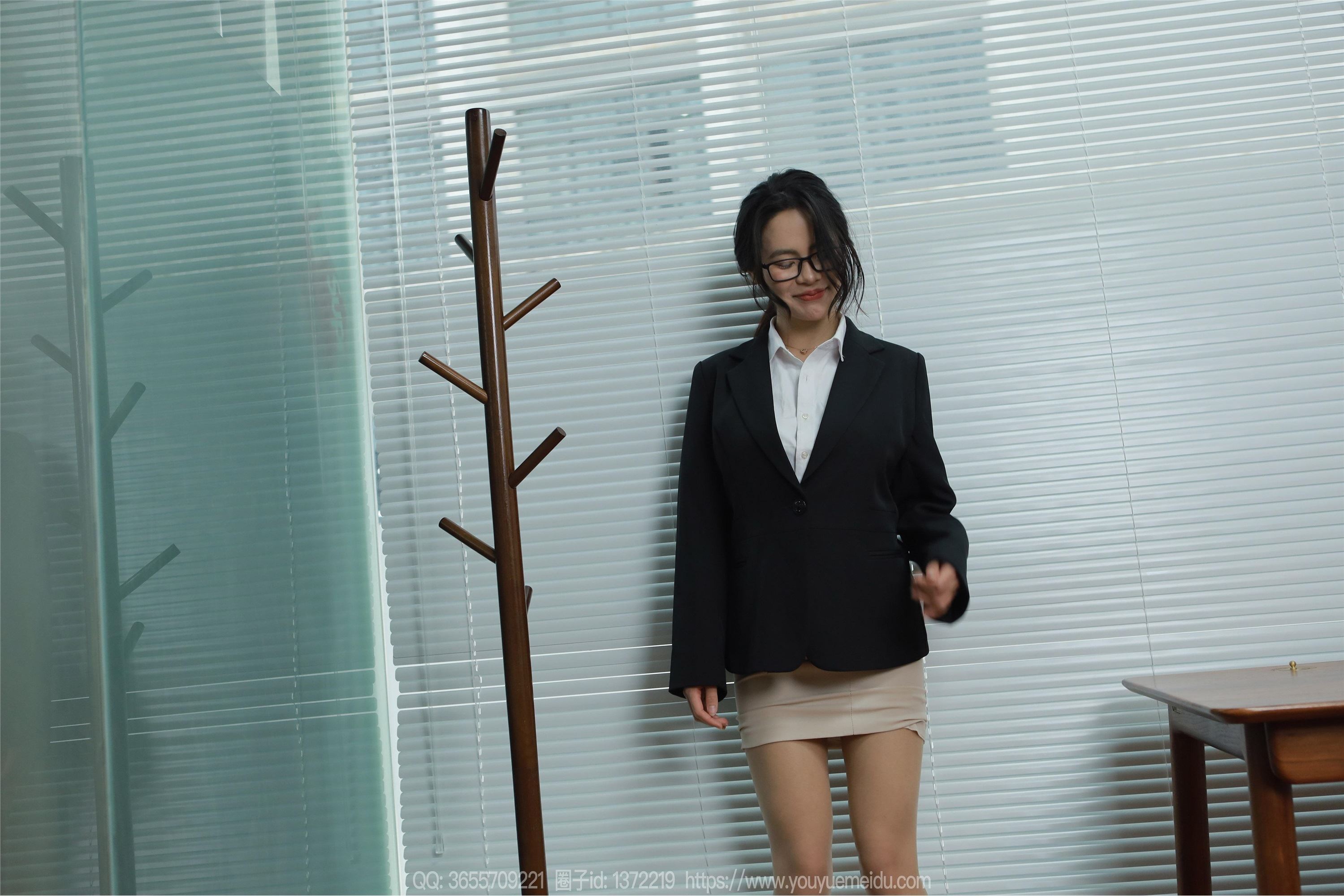 IESS异思趣向  2024.03.24 丝享家 1697 兔兔《眼镜辣兔》